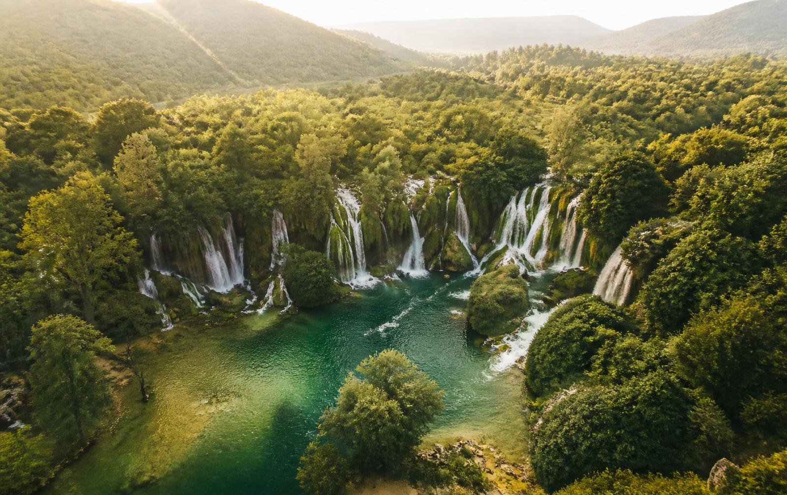 Kravice-vandfaldene i morgenlys